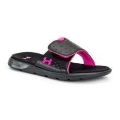 Klapki damskie Under Armour Ignite 7 SL. Czarne klapki damskie Under Armour, bez wzorów, bez obcasa. Za 129.99 zł.
