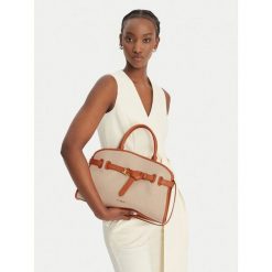 Torebka Coccinelle. Brązowe torebki do ręki damskie Coccinelle, bez wzorów, klasyczne, bez dodatków. Za 1,849.00 zł.