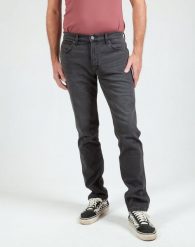 WRANGLER GREENSBORO MĘSKIE SPODNIE JEANSOWE MILES AWAY W15QOBR23 112319227. Spodnie materiałowe męskie Wrangler, l, bez wzorów, z jeansu. Za 239.99 zł.