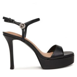 Sandały Guess. Czarne sandały damskie Guess, z aplikacjami, bez obcasa, na szpilce, bez zapięcia. Za 719.99 zł.