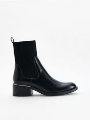 Botki z elastyczną wstawką - czarny. Czarne botki damskie Reserved, z materiału, bez obcasa, bez zapięcia. Za 159.99 zł.