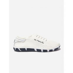 Buty Damskie TBS Jazaria. Białe obuwie sportowe damskie TBS, bez wzorów, trekkingowe. Za 399.00 zł.