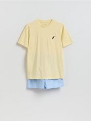 Dwuczęściowa piżama z haftem - jasnożółty. Żółte piżamy męskie Reserved, l, bez wzorów, z bawełny, bez ramiączek. Za 99.99 zł.