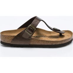 Birkenstock - Japonki Gizeh. Brązowe klapki damskie Birkenstock, bez wzorów, z materiału, bez obcasa, na płaskiej podeszwie, bez zapięcia. W wyprzedaży za 249.90 zł.