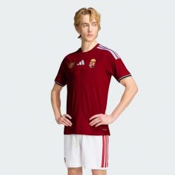 Koszulka podstawowa Węgry 26 Authentic. Czerwone koszulki sportowe męskie Adidas, bez wzorów, bez kołnierzyka, bez ramiączek, do piłki nożnej, climacool (adidas). Za 649.00 zł.