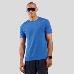 Koszulka męska Odlo T-shirt crew neck s/s ESSENTIAL SEAMLESS. Niebieskie koszulki sportowe męskie Odlo, na lato, m, bez wzorów, z materiału, bez kołnierzyka, bez ramiączek, do biegania. Za 219.99 zł.