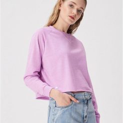 Krótka bluza basic - Fioletowy. Fioletowe bluzy damskie Sinsay, l, bez wzorów, bez kaptura. W wyprzedaży za 19.99 zł.