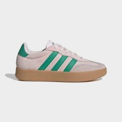 Sneakersy damskie ADIDAS Barreda. Czerwone obuwie sportowe damskie Adidas, bez wzorów, z kauczuku. Za 289.99 zł.