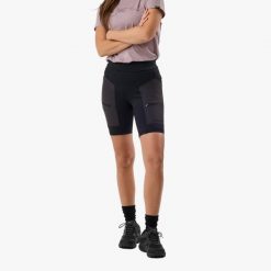 Szorty turystyczne damskie Swedemount Trondheim Trekking Shorts wodoodporne. Czarne szorty sportowe damskie SWEDEMOUNT, bez wzorów, z tkaniny, sportowe, trekkingowe. Za 249.99 zł.