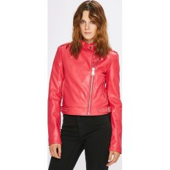 Guess Jeans - Kurtka. Brązowe kurtki damskie Guess Jeans, z aplikacjami, z jeansu. Za 679.90 zł.