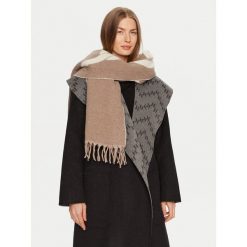 Szalik KARL LAGERFELD. Brązowe szaliki i chusty damskie KARL LAGERFELD, bez wzorów. Za 579.99 zł.