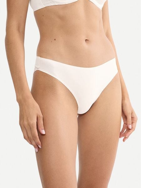 Triumph Figi klasyczne Illusion 10219711 Écru. Białe figi damskie Triumph, bez wzorów, z syntetyku. Za 84.99 zł.