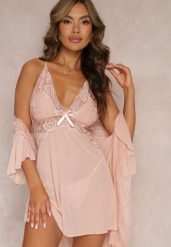 Różowy 3-częściowy Komplet Koszula Nocna Szlafrok i Stringi Katalea. Czerwone koszule nocne damskie Renee, bez wzorów, z koronki. Za 49.99 zł.