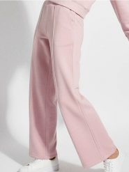 Spodnie wide leg z przeszyciami z domieszką wiskozy - różowy. Czerwone spodnie materiałowe damskie Sinsay, l, bez wzorów, z dzianiny. Za 49.99 zł.