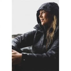 Kurtka uniwersalna damska Helly Hansen W Aden Jacket. Czarne kurtki damskie Helly Hansen, l, bez wzorów, z syntetyku, z kapturem. Za 724.00 zł.