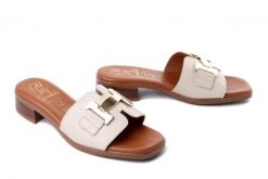 Oh! My Sandals 5890 doya hielo, klapki damskie. Brązowe klapki damskie Oh My Sandals, bez wzorów, ze skóry, bez obcasa. Za 231.92 zł.