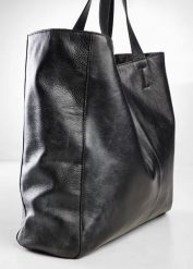 Torebka skórzana typu shopper XXL. Czarne torebki shopper damskie bonprix, bez wzorów, bez dodatków. Za 349.99 zł.