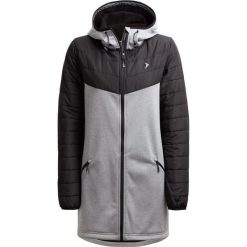 Softshell damski SFD602 - chłodny jasny szary melanż - Outhorn. Szare kurtki damskie Outhorn, bez wzorów, z softshellu, bez kaptura. W wyprzedaży za 129.99 zł.