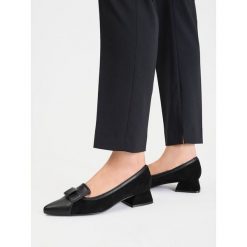 Czółenka Lasocki. Czarne czółenka damskie Lasocki, bez wzorów, bez obcasa, bez zapięcia. Za 269.99 zł.