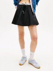 Tommy Jeans spódnica mini Kobiety czarny, L. Czarne spódnice damskie Tommy Jeans, l, bez wzorów, z jeansu, sportowe, mini, sportowe. Za 229.95 zł.