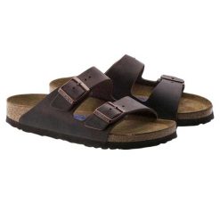 Sandały Damskie Ze Skóry Olejowanej Arizona. Brązowe sandały damskie Birkenstock, bez wzorów, z materiału, bez obcasa, bez zapięcia. Za 439.00 zł.