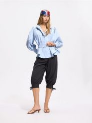 Spodnie capri z wiązaniami - ciemnoszary. Szare spodnie materiałowe damskie Reserved, l, bez wzorów, z acetatu. Za 179.99 zł.