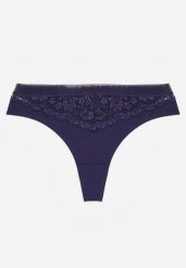 Granatowe Majtki Stringi z Bawełną Ozdobione Koronką Thelanthe. Niebieskie stringi damskie Born2be, l, z aplikacjami, z bawełny. Za 7.99 zł.
