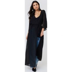 NA-KD Boho Sukienka-płaszcz z szyfonu - Black. Czarne sukienki damskie NA-KD Boho, z szyfonu, boho. Za 161.95 zł.