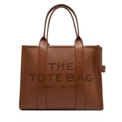 Torebka Marc Jacobs. Brązowe torebki do ręki damskie Marc Jacobs, bez wzorów, bez dodatków. Za 2,499.00 zł.
