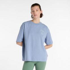 Koszulka damska New Balance WT51940DUS – niebieska. Niebieskie t-shirty damskie New Balance, s, bez wzorów, z bawełny, eleganckie, bez kołnierzyka. Za 129.99 zł.