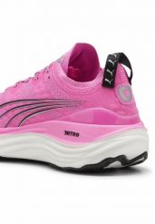 Damskie buty do biegania ForeverRun NITRO™ PUMA Poison Pink Black. Czarne obuwie sportowe damskie Puma, bez wzorów, do biegania. Za 499.99 zł.