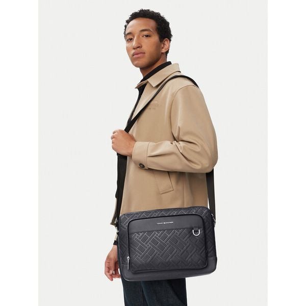 Saszetka Tommy Hilfiger. Szare saszetki męskie Tommy Hilfiger, młodzieżowe, małe. Za 649.99 zł.