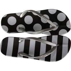 Coqui Damskie japonki Kaja Print ed Black / White Dots I Stripe s 1327-215-2299 (rozmiar 41). Białe klapki damskie Coqui, bez wzorów, bez obcasa. W wyprzedaży za 45.00 zł.