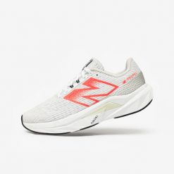Buty do biegania damskie New Balance Fuelcell Propel V5. Białe obuwie sportowe damskie New Balance, bez wzorów, z kauczuku, do biegania. W wyprzedaży za 449.99 zł.