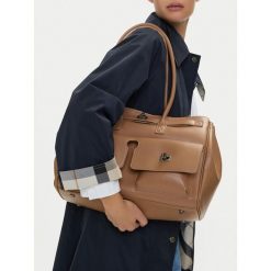 Torebka GINO ROSSI. Brązowe torebki do ręki damskie Gino Rossi, bez wzorów, bez dodatków. Za 399.99 zł.