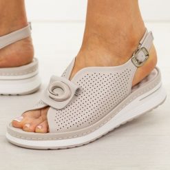 Khaki skórzane sandały damskie Cambell 40328. Brązowe sandały damskie Cambell, z aplikacjami, z jeansu, bez obcasa, na platformie, bez zapięcia. Za 219.00 zł.