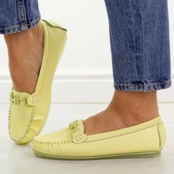Żółte skórzane mokasyny damskie S.Barski 7034. Żółte mokasyny damskie S.BARSKI, z jeansu, casualowe. Za 219.00 zł.