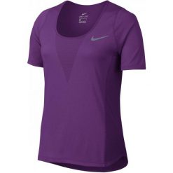 Nike W Nk Znl Cl Relay Top Ss M. Topy damskie marki Nike. W wyprzedaży za 135.00 zł.