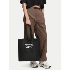 Torebka Reebok. Czarne torebki do ręki damskie Reebok, bez wzorów, bez dodatków. Za 69.99 zł.