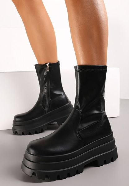 Czarne Botki Workery na Platformie z Dopasowaną Cholewką Esallina. Czarne botki damskie Renee, z jeansu, eleganckie, bez obcasa, na platformie, bez zapięcia. Za 179.99 zł.