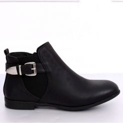 Botki sztyblety czarne C206-1 Black. Czarne botki damskie ButyModne, przed kostkę, bez obcasa, bez zapięcia. W wyprzedaży za 107.56 zł.