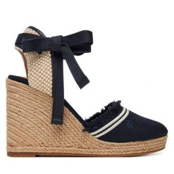 Espadryle Tommy Hilfiger. Niebieskie sandały damskie Tommy Hilfiger, bez wzorów, bez obcasa, bez zapięcia. Za 439.99 zł.