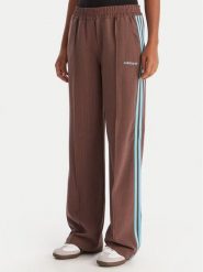 Adidas Spodnie dresowe JX5308 Brązowy Regular Fit. Brązowe spodnie dresowe damskie Adidas, m, bez wzorów, z dresówki. Za 369.99 zł.