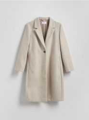 Klasyczny płaszcz - kremowy. Białe płaszcze damskie Reserved, l, bez wzorów, z tkaniny, klasyczne, bez kaptura. W wyprzedaży za 99.99 zł.