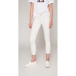 Lee - Jeansy Jodee. Białe jeansy damskie Lee. W wyprzedaży za 219.90 zł.