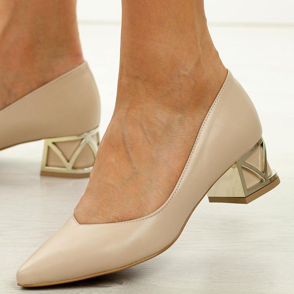 Beżowe s128 skórzane Polskie czółenka damskie na obcasie Prestige 2230. Brązowe czółenka damskie Prestige, bez wzorów, ze skóry, biznesowe, bez obcasa, na obcasie, bez zapięcia. Za 429.00 zł.