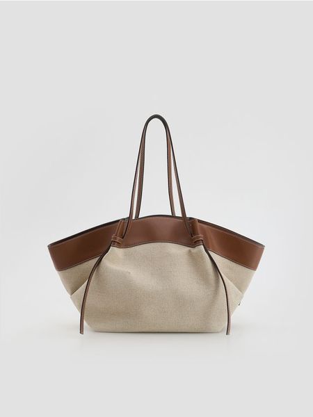 Torebka shopper z lnem - brązowy. Brązowe torebki shopper damskie Reserved, bez wzorów, z tkaniny, klasyczne, bez dodatków. Za 159.99 zł.