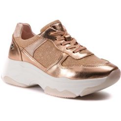 Sneakersy XTI - 49003 Nude. Brązowe półbuty damskie Xti, bez wzorów, z materiału, bez obcasa, na płaskiej podeszwie, bez zapięcia. W wyprzedaży za 149.00 zł.