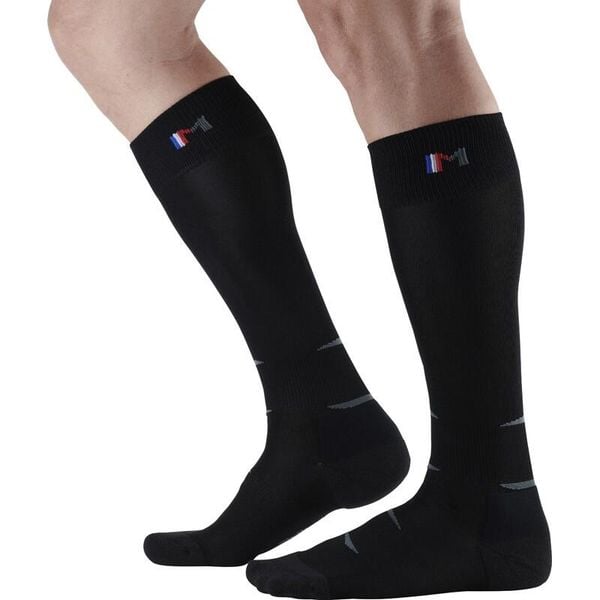 Skarpetki Monnet Skin Silk. Czarne skarpety damskie MONNET, bez wzorów, z materiału. Za 194.50 zł.