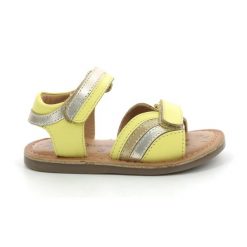 Sandały dziewczęce KICKERS DIVIZZA. Czerwone sandały dziewczęce Kickers, ze skóry, bez zapięcia. Za 109.99 zł.